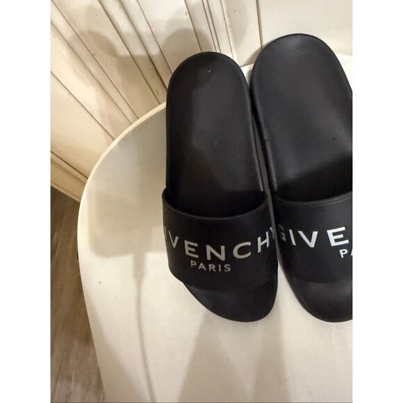 Givenchy Women's Raised Logo Flat Pool Slide Sandals Black Size 37 - Picture 3 of 12